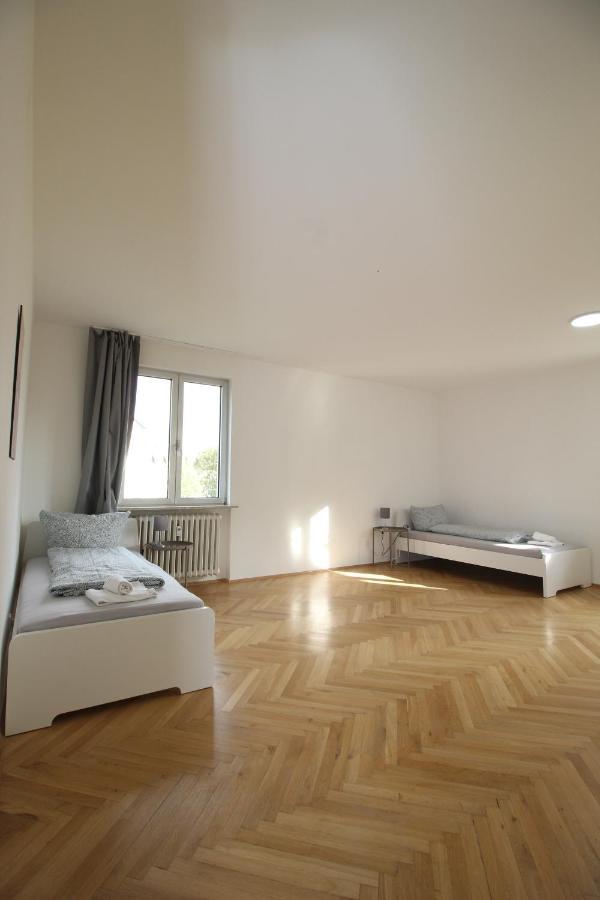 Apartmenthaus Kitzingen - Grosszuegige Wohnungen Fuer Je 6 Personen Mit Balkon Exterior foto